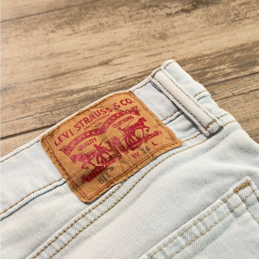 Levi's Classic Light Denim Jeans - Picture 3 of 3